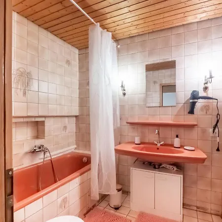 Cheerful Holiday In With Mountain Views Holiday home Kinheim